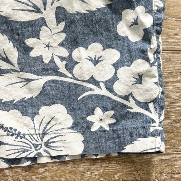 GAP Mens 10” Shorts Size 32W Blue Chambray White Tropical Print Cotton Preppy - Picture 5 of 7